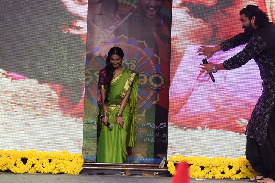 Vani-Kapoor-at-Aaha-Kalyanam-Audio-Launch